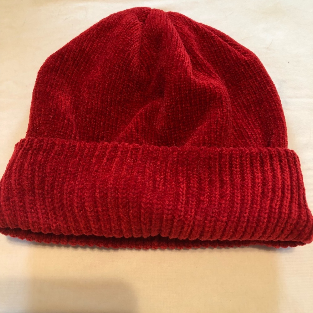 🚨2 for $6🚨 Never worn Red Winter Hat